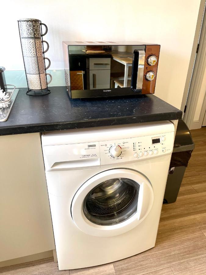 Stylish Cosy And Bright Apartment - Fantastic Location - Perfect For Business Or Solo Travellers Bishop's Stortford Exterior photo